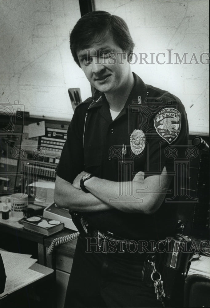 1982 Press Photo Muskego police officer Steven Kukowski. - mja38011-Historic Images