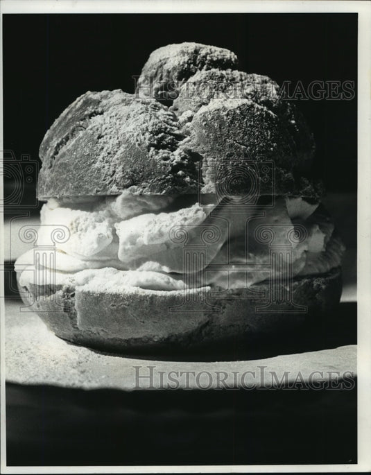 1990 Press Photo Wisconsin State Fair Cream Puff - Historic Images