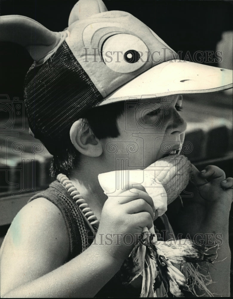 1987 Press Photo Boy Eating Fresh Sweet Corn at the Wisconsin State Fair-Historic Images