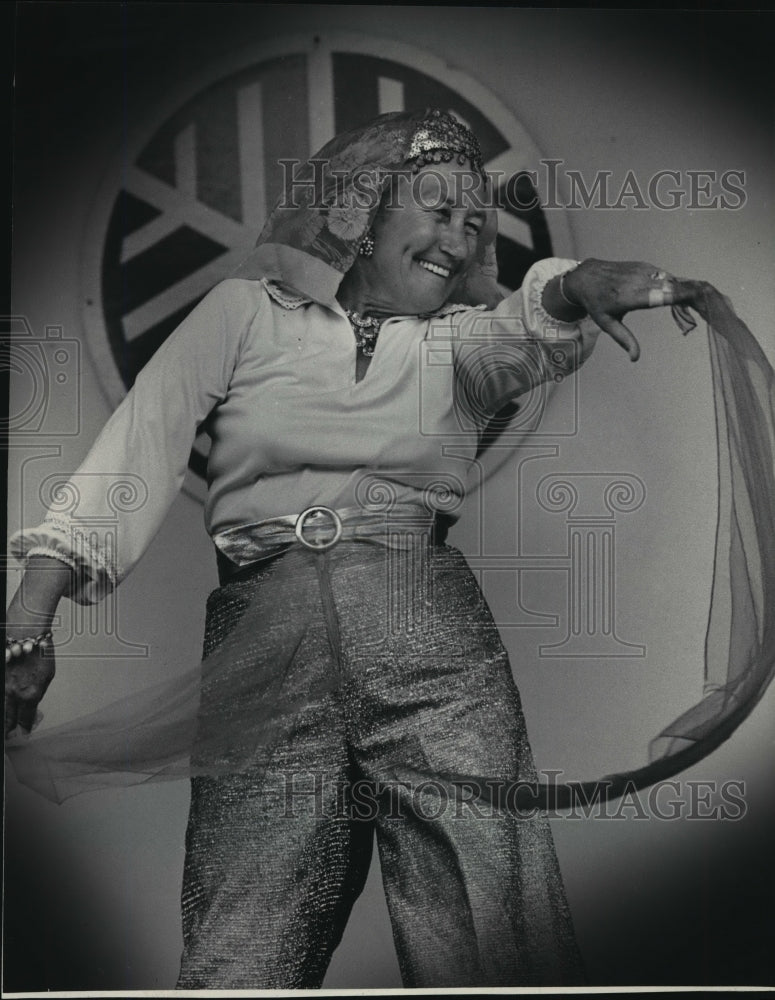 1984 Press Photo Adeline Delaney Janesville Variety Show Dancing at State Fair-Historic Images