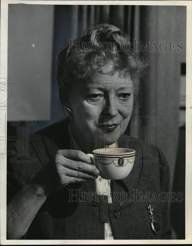 1979 Press Photo Peggy Wood at the Astor Hotel - mja38085-Historic Images