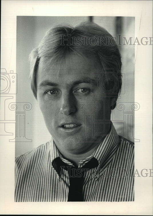 1986 Milwaukee, Wisconsin Family Counselor Michael Bleadorn Posing - Historic Images