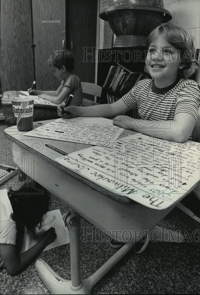 1983 Press Photo Kathy Aldridge of Milwaukee Writing Newspaper at YMCA-Historic Images