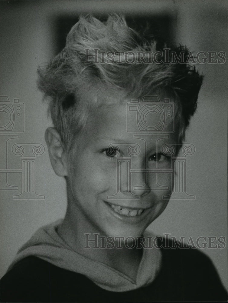 1994 Press Photo Wayne Keaton of Waukesha, Wisconsin Tinted Hair YMCA Camp-Historic Images