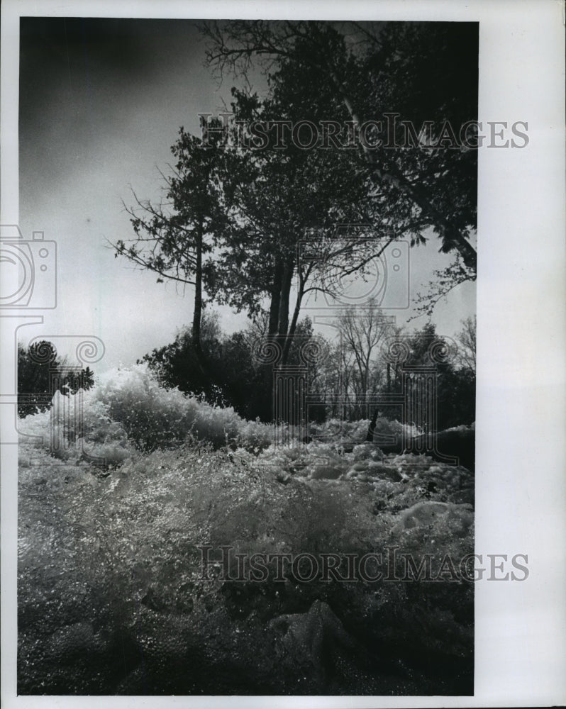 1984 Press Photo Chaos in Nature: The Wild Wolf River. - mja38278-Historic Images