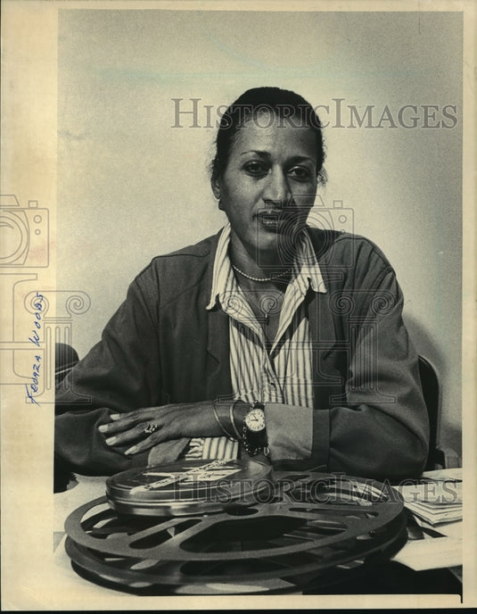 1986 Press Photo Fronza Woods, filmmaker, poses with film reels - mja38336-Historic Images