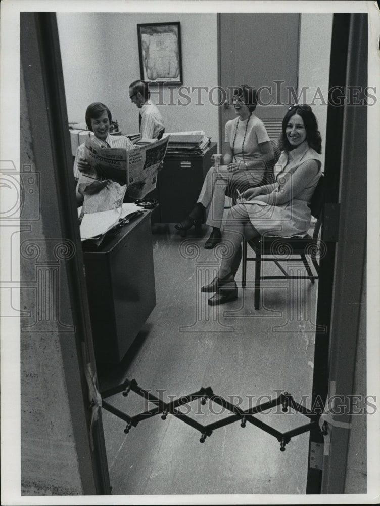 Press Photo Journal Staff Laugh As They Get Retaliation With Gate Blocking Door-Historic Images