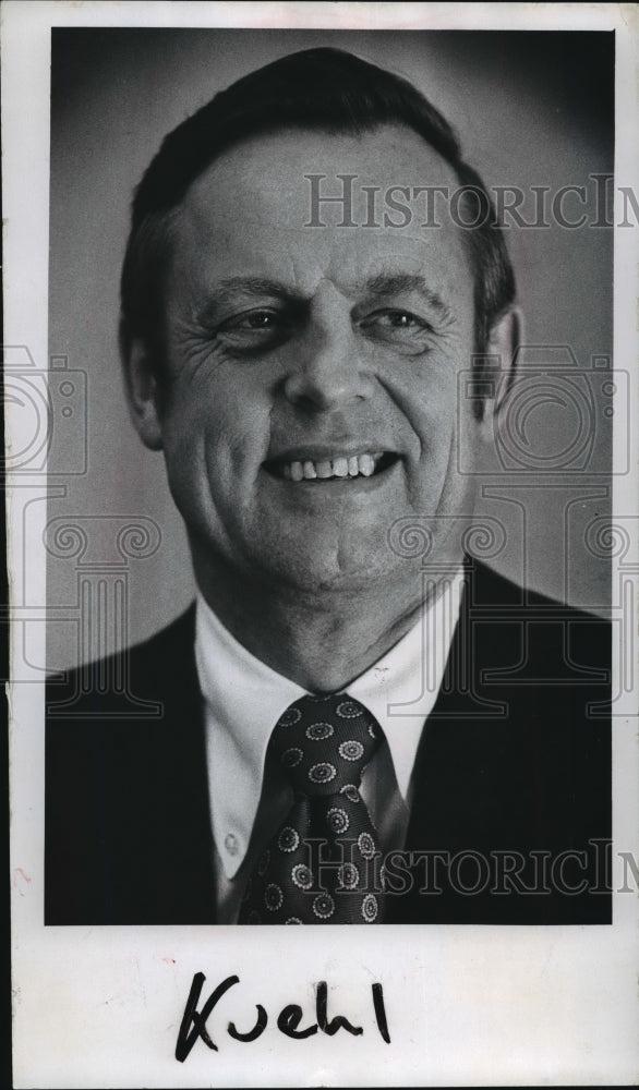 1975 Press Photo Hal C. Kuehl of First Wisconsin National Bank portrait-Historic Images