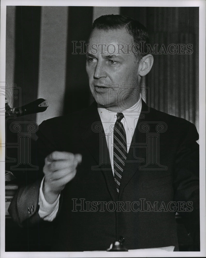 1962 Press Photo Phil Kuehn, candidate for governor, gives speech - mja38391-Historic Images
