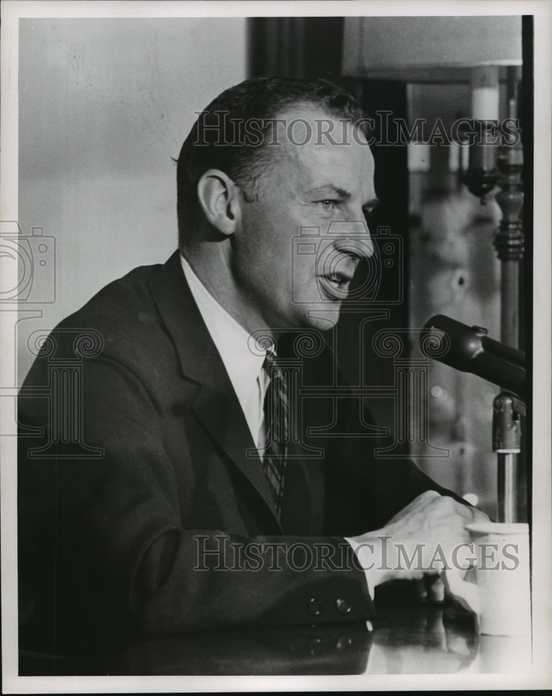 1962 Press Photo Philip Kuehn, Republican governor candidate, gives speech-Historic Images
