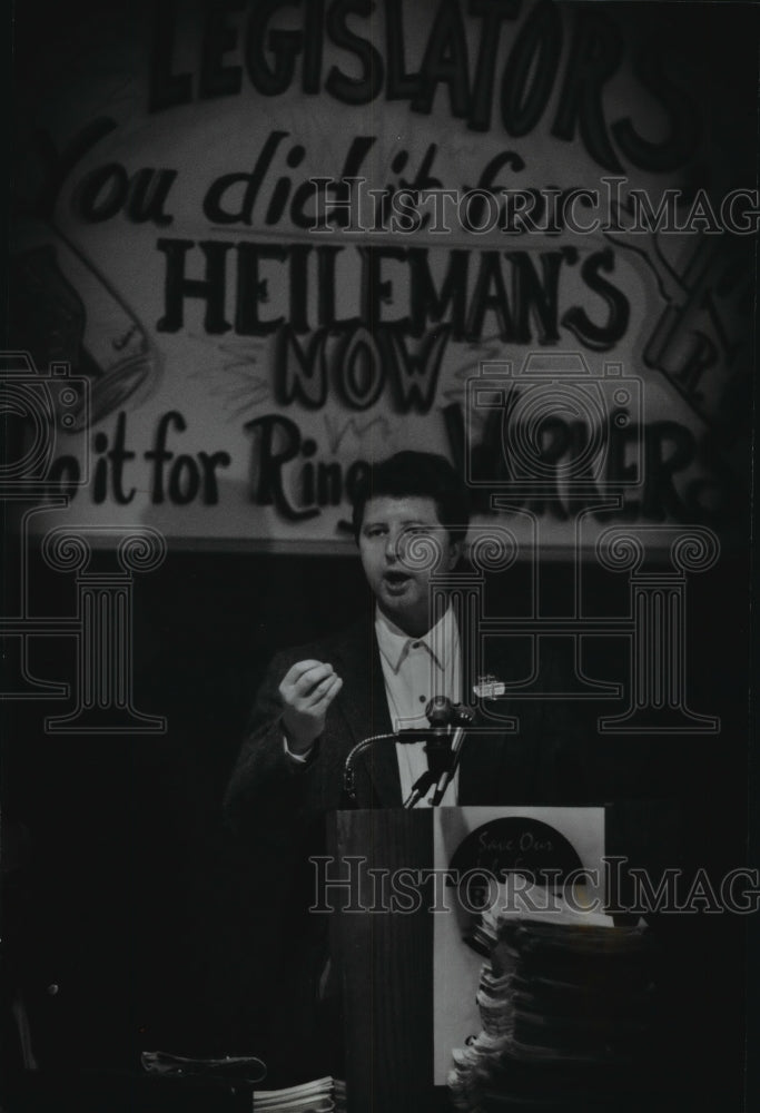 1993 Press Photo Walter Kunicki, Assembly Speaker, talks at rally - mja38472-Historic Images