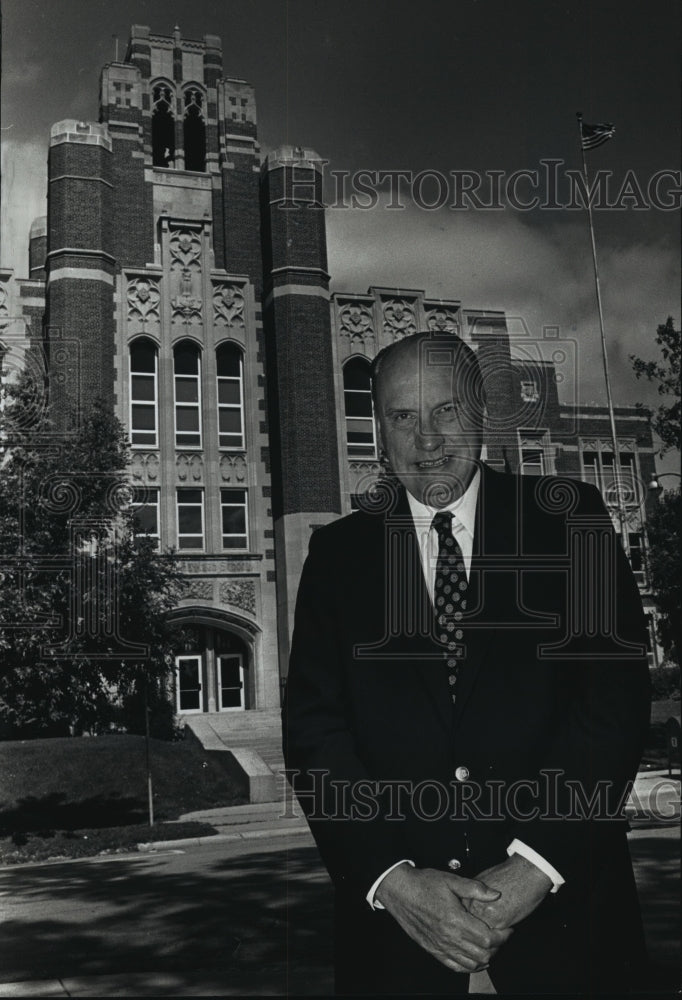 1991 Press Photo Richard Kranstover Visiting Whitefish Bay High School-Historic Images