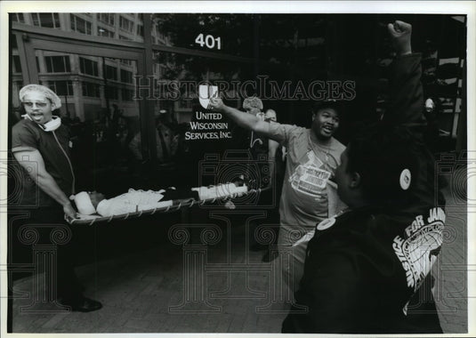 1993 Press Photo Patrick Moore Rallying At Blue Cross & Blue Shield United-Historic Images