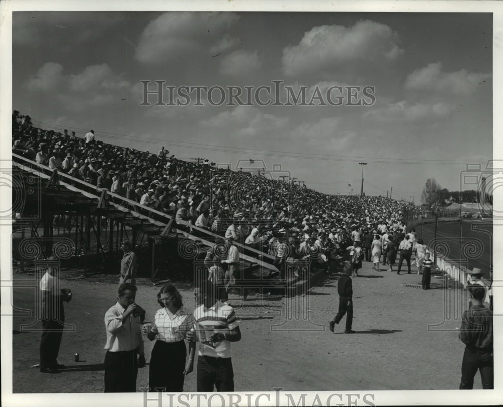 1950 Press Photo Crowds of people at the Wisconsin State Fair. - mja38709-Historic Images