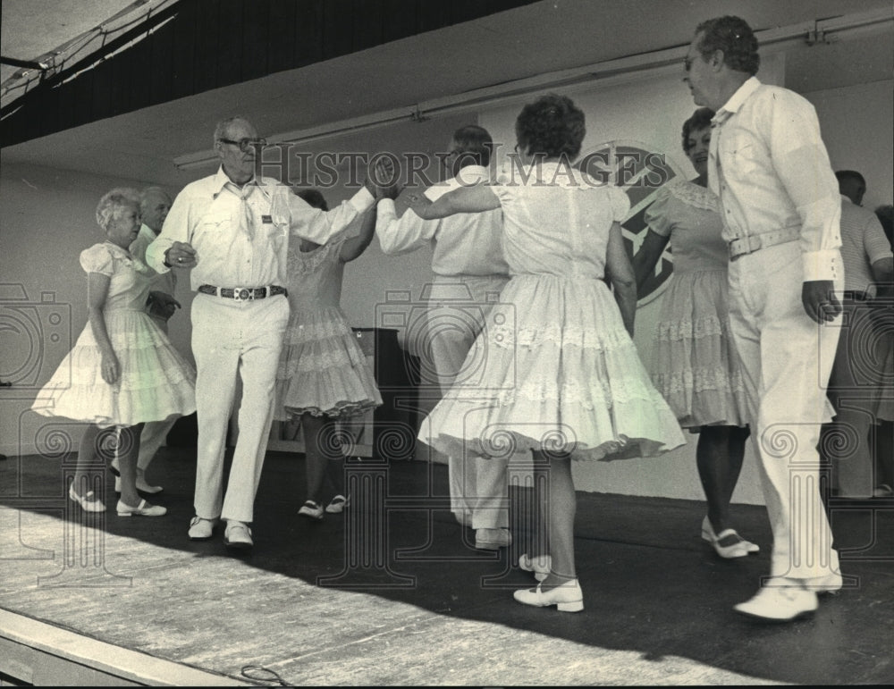 1986 Press Photo The Roaming Stars Senior Square Dancers at the Wisconsin Fair.-Historic Images