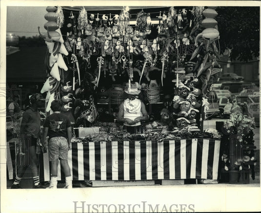 1986 Press Photo Wisconsin State Fair Souvenir Shop - mja38731-Historic Images