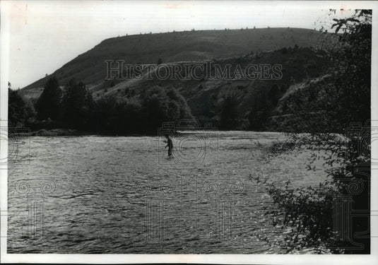 1989 Press Photo Fly fishing provides tasty rewards on the Deschutes River-Historic Images