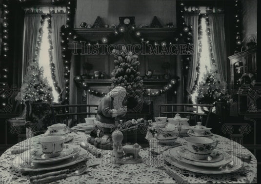 1984 Press Photo Study of Stone Manor at Christmas - mja39027 - Historic Images