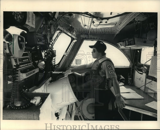 1986 Press Photo Bucky Lazore, Part Of A Boat Rescue Squad-Boat Safety-Historic Images