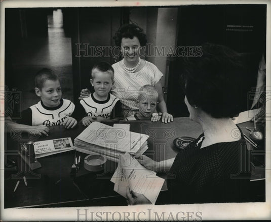 1962 Press Photo George Witkowski"s family filed his nomination papers.-Historic Images