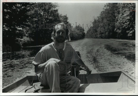 1990 Press Photo Carl Herbert Guides Through Chacahoula Swamp Gibson, Louisiana-Historic Images