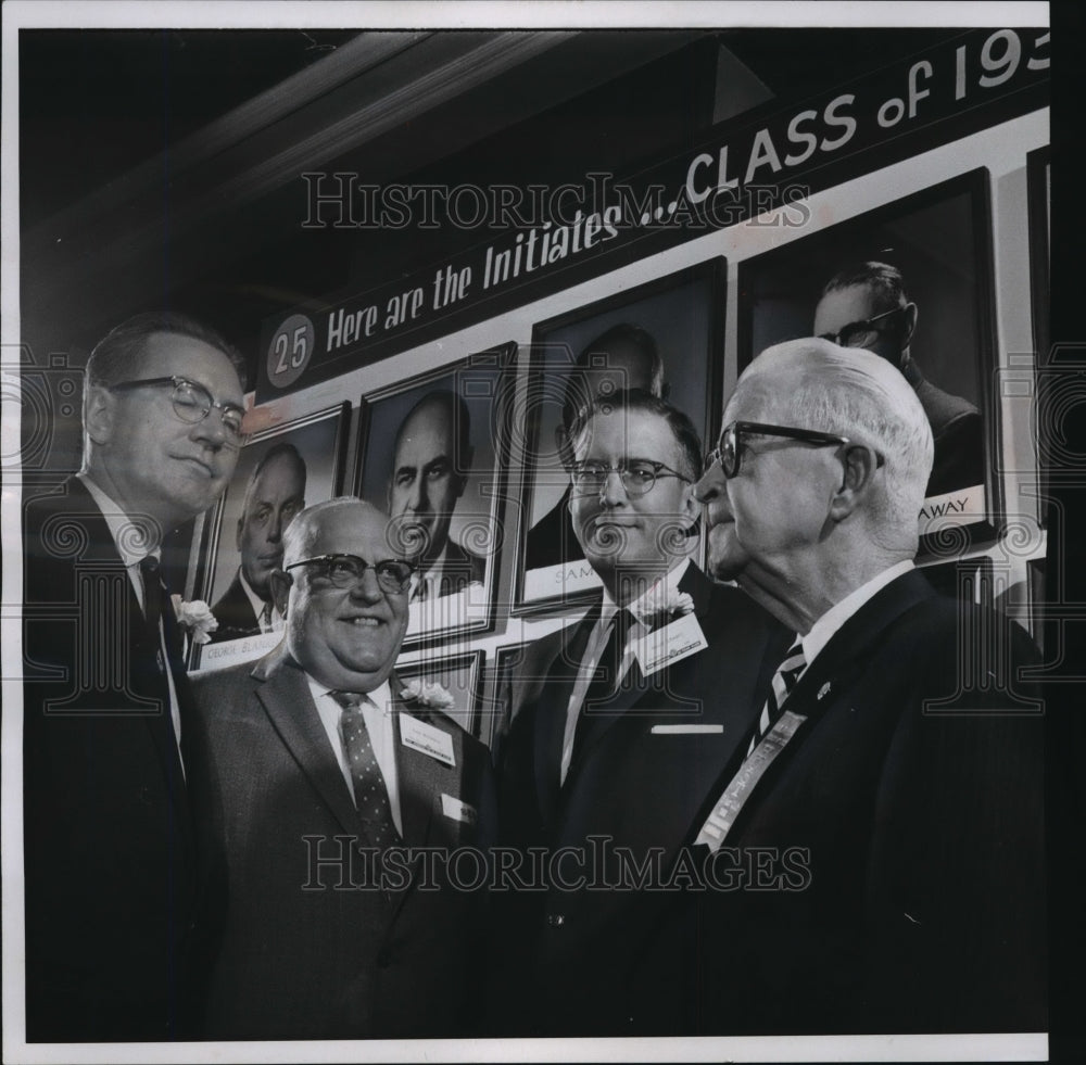 1960 Press Photo J.D. Ferguson and Erwin F. Wittenberg reminisce Journal&#39;s past-Historic Images