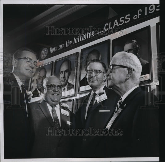 1960 Press Photo J.D. Ferguson and Erwin F. Wittenberg reminisce Journal's past-Historic Images