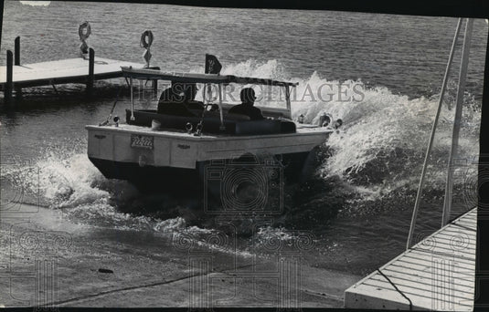 1964 Press Photo boat named "Fred's Folly" entering the water - mja39322-Historic Images