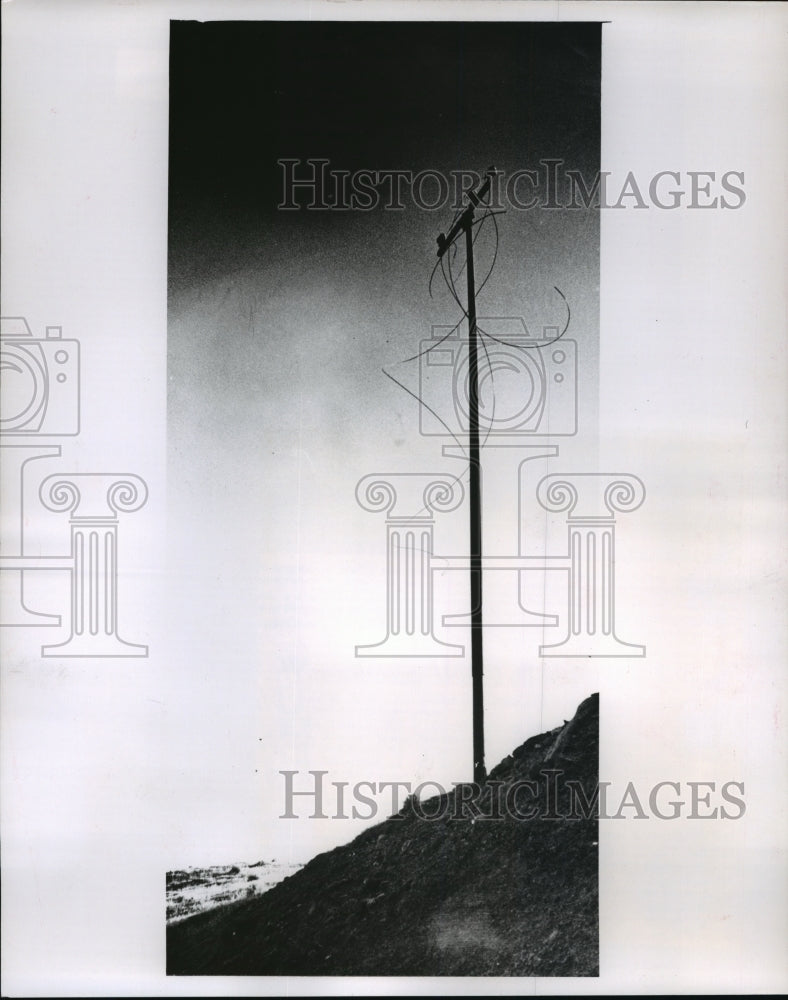 1964 Press Photo Severed Telegraph Wires in Kurdistan - mja39460 - Historic Images