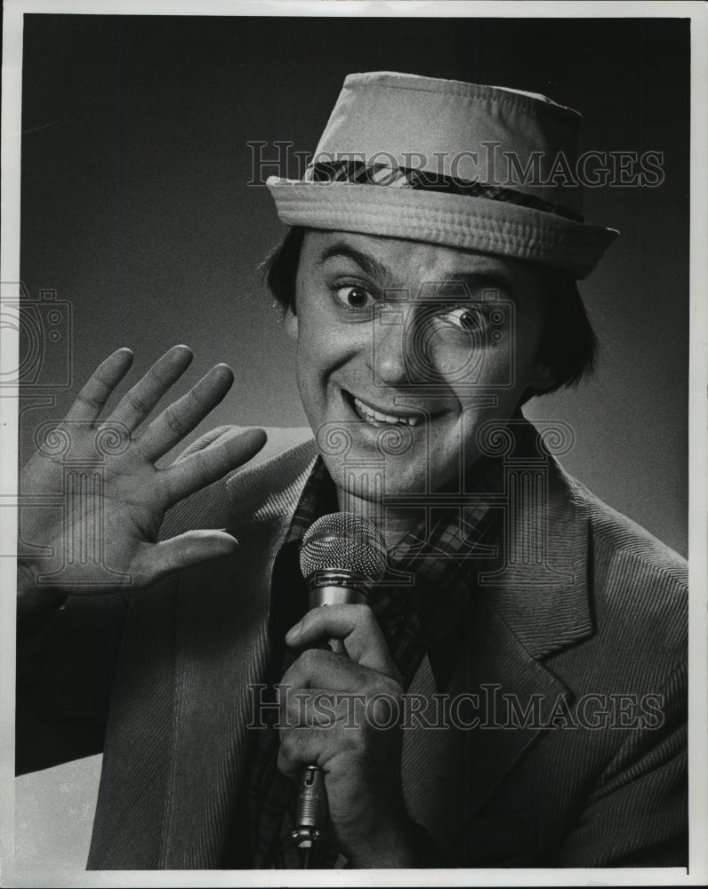 1977 Press Photo Ron Kurtus, Milwaukee Comedian - mja39498 - Historic Images