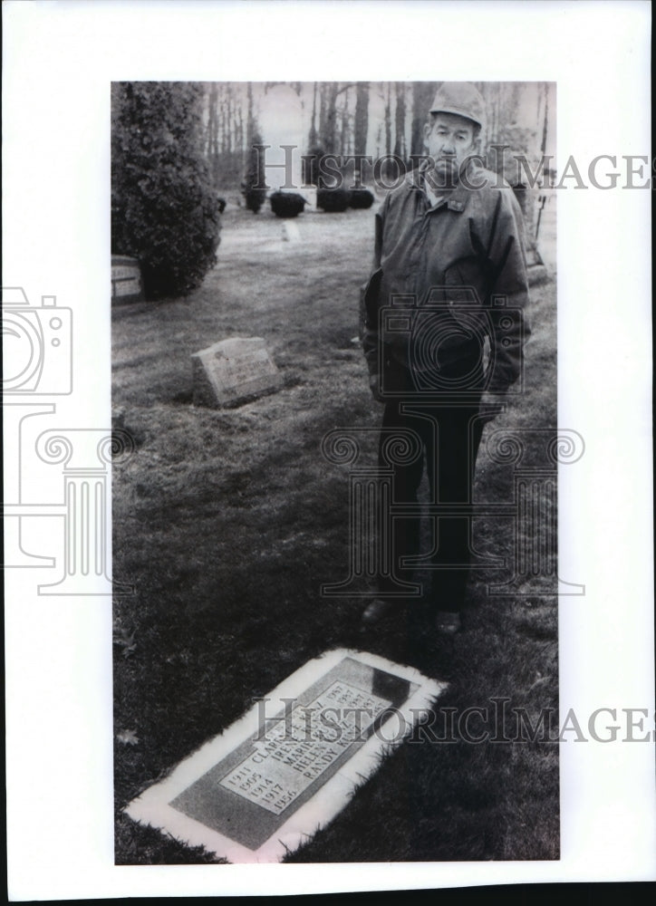1987 Press Photo Slain Kunz Family Marker, Milwaukee - mja39512 - Historic Images