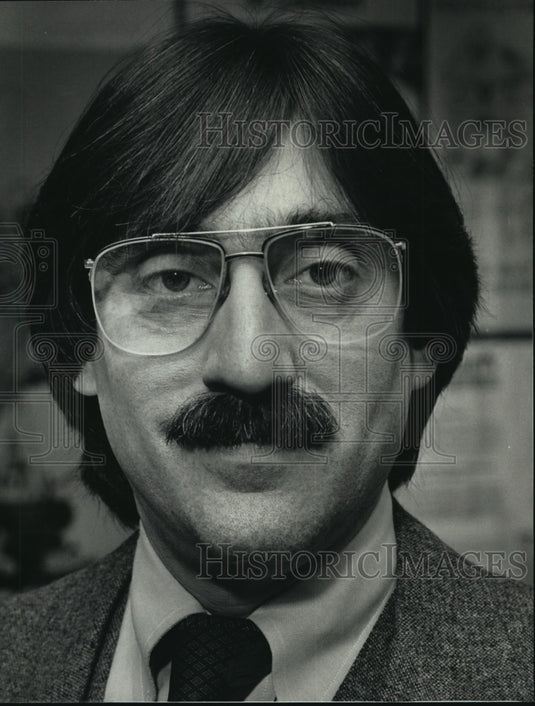 1986 Press Photo Marvin Kuperstein, of Walker's Point Youth Family Center - Historic Images
