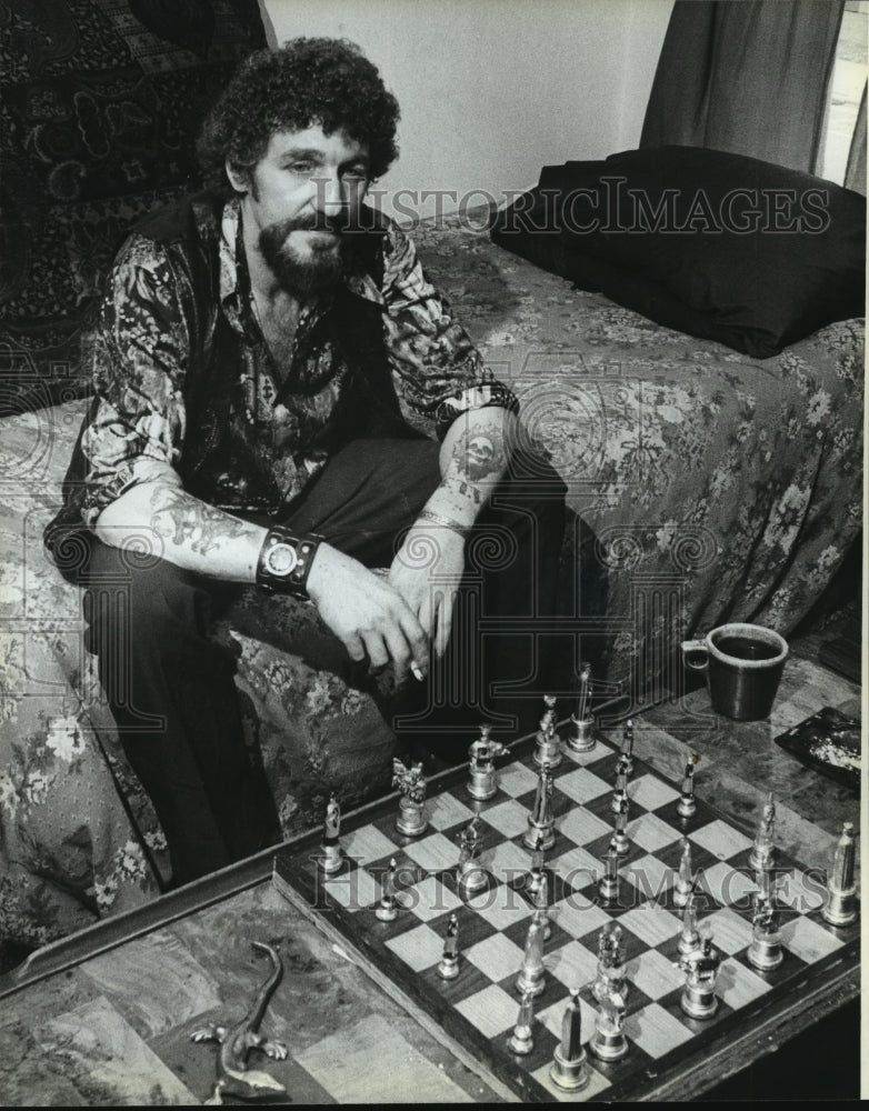 1981 Press Photo Dale Blough, former Talwin addict, in his home in Waukesha-Historic Images
