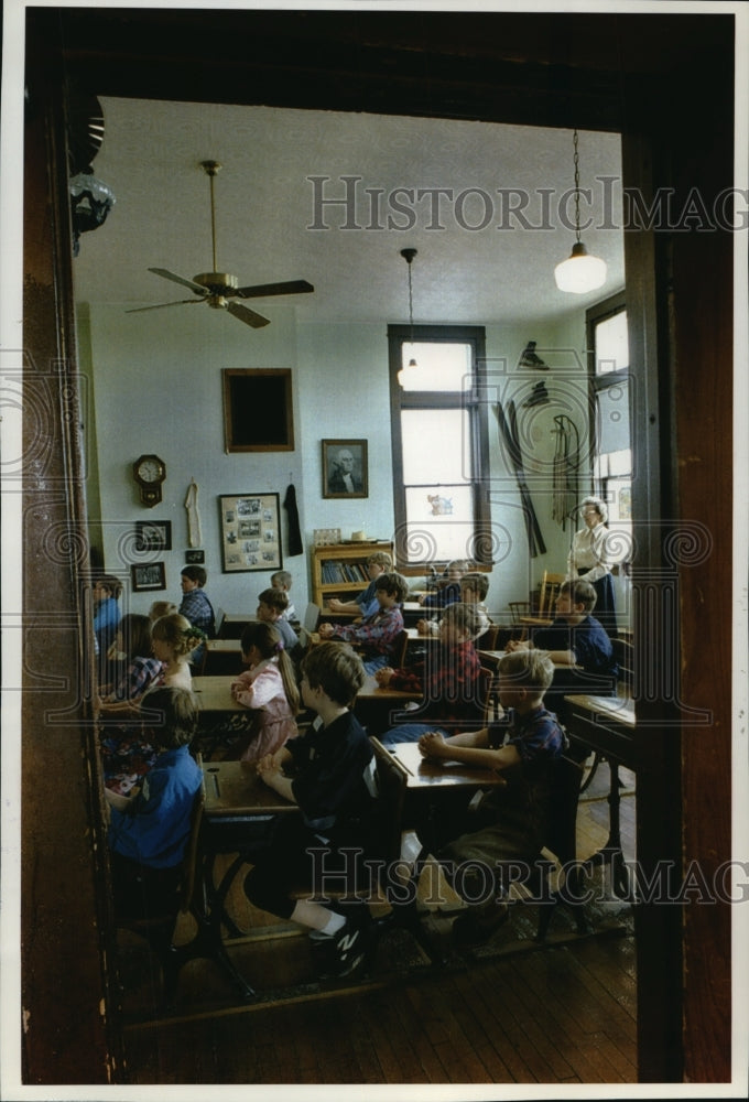 1993 Press Photo One-room schoolhouse in the Town of West Bend - Historic Images