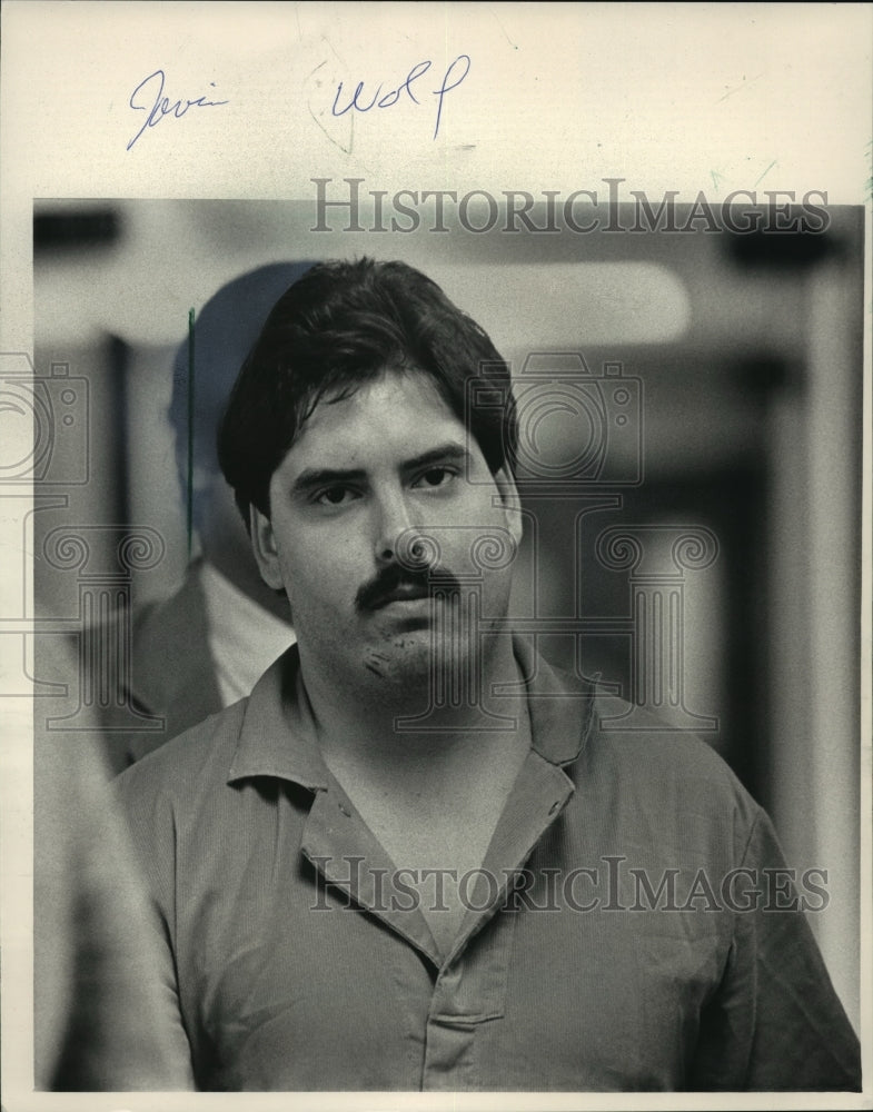 1987 Press Photo Javin J. Wolf, charged with murder of man at Greyhound depot - Historic Images