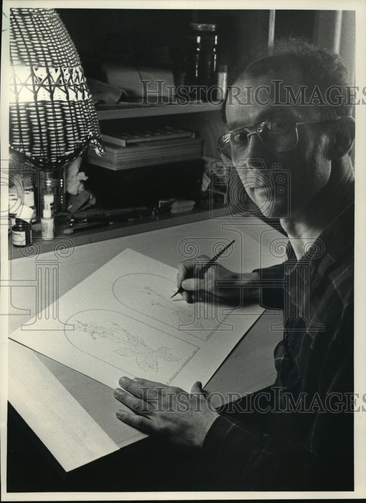 1987 Press Photo David Koptizke, artist and botanist, works in his farm office-Historic Images