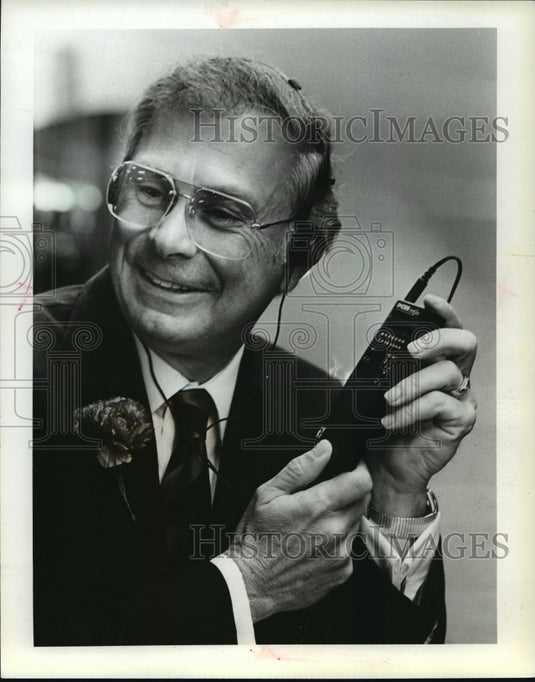 1981 Press Photo John C. Koss Displaying a New Stereo Music Box - mja39803-Historic Images