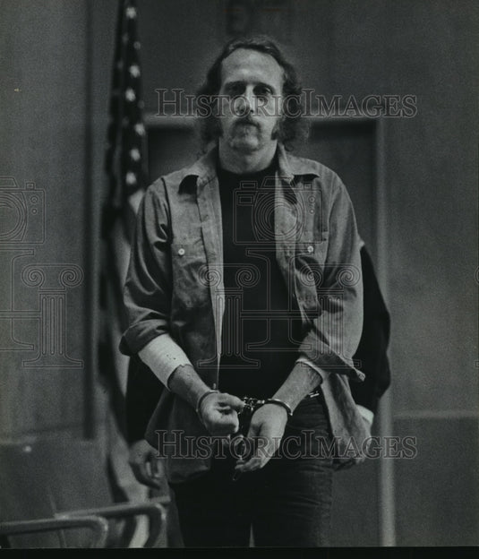 1982 Press Photo David Bertrand Takes Waukesha County Sheriff's Deputy Hostage - Historic Images