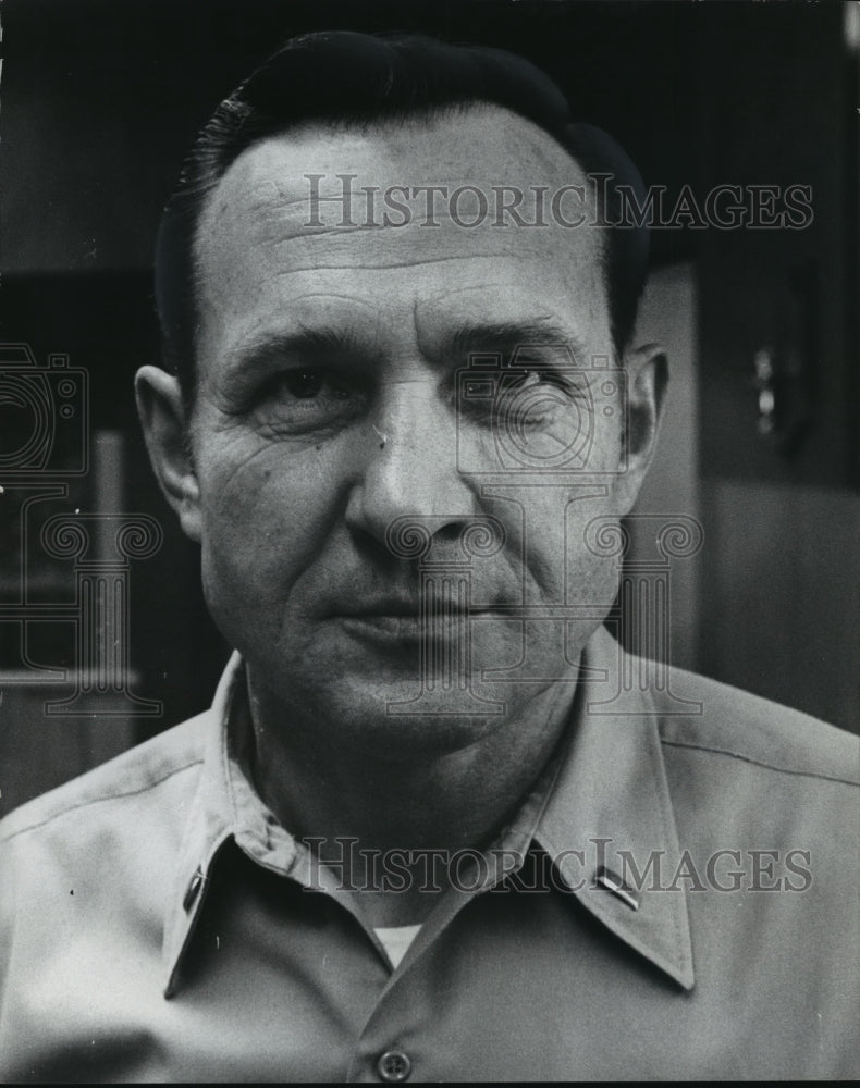 1972 Press Photo Lieutenant Stanley Kowler, Fire Department Training Instructor - Historic Images