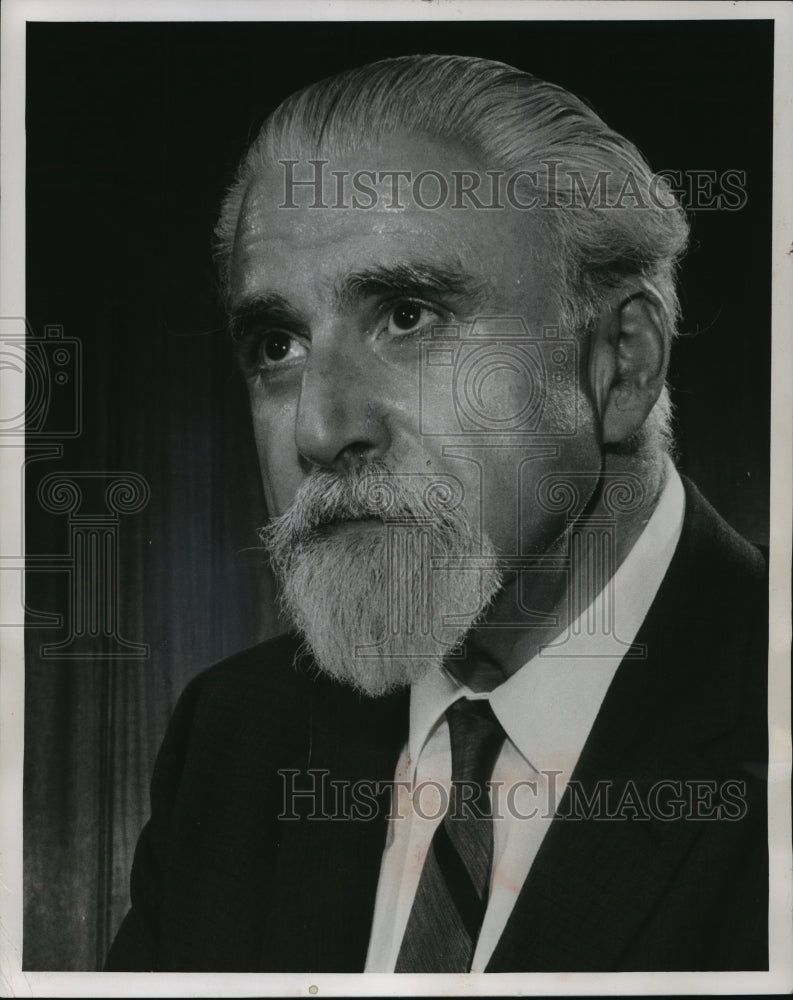 1962 Press Photo Dr. Bela Kovrig a member of the standing committee for Soc. Ins-Historic Images