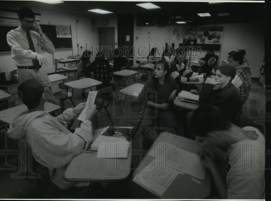 1992 Press Photo Dick Zellmer Ripon High School, Wisconsin and Students - Historic Images
