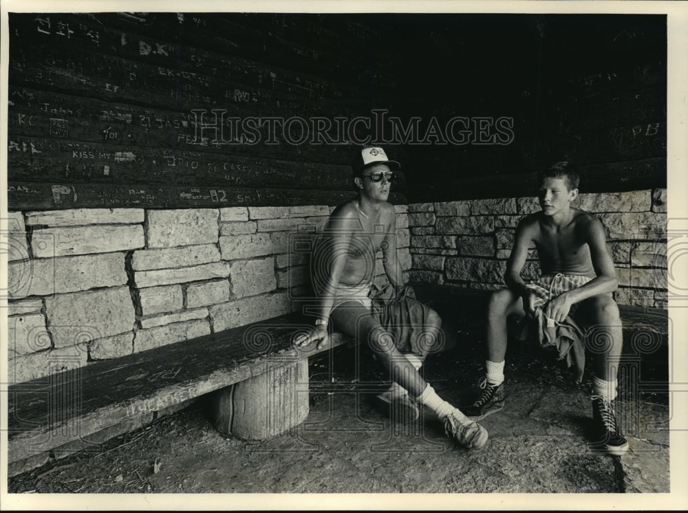1987 Press Photo Richard Jacobson and his son Steve at Perrot State Park-Historic Images