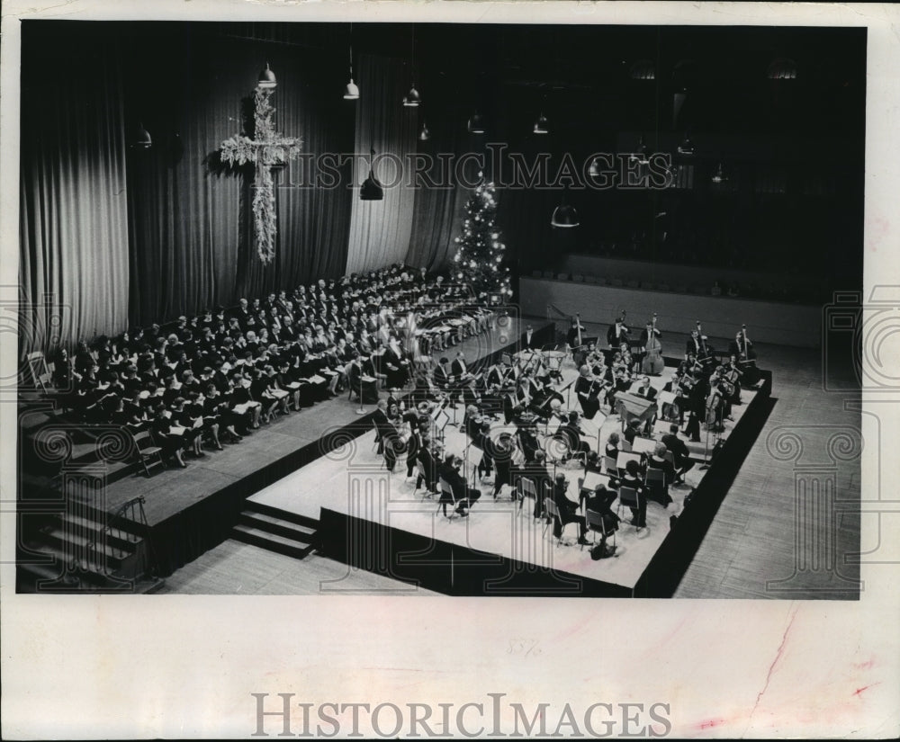 1966 Press Photo The Milwaukee Symphony and The Bel Canto Chorus Perform-Historic Images