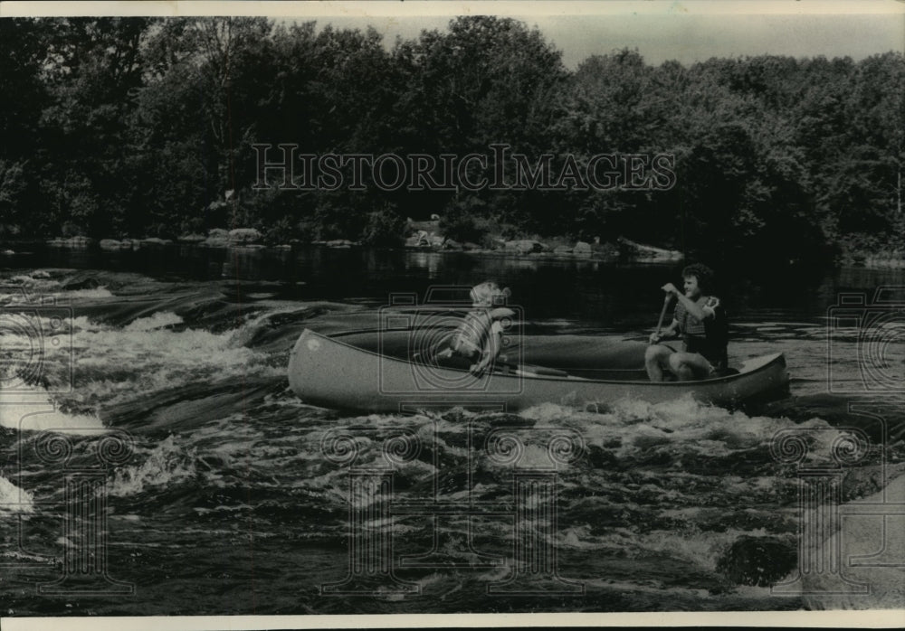 1983 Press Photo Canoeists On The Cedar Rapids In The Flambeau River - mja40215-Historic Images