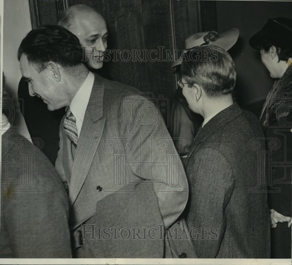 1937 Press Photo Gov. La Follette stood in line to greet President Dykstra-Historic Images