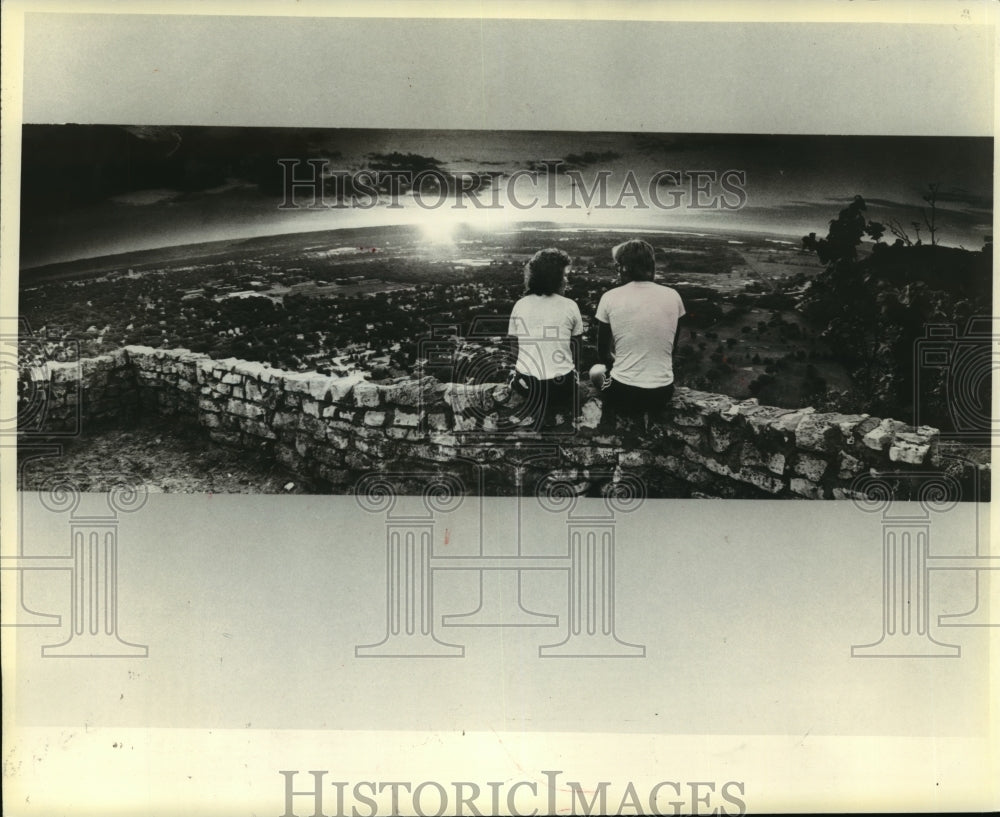 1979 Press Photo Mike Pieterick and Kate Kampa Watch the Sun Set on La Crosse-Historic Images