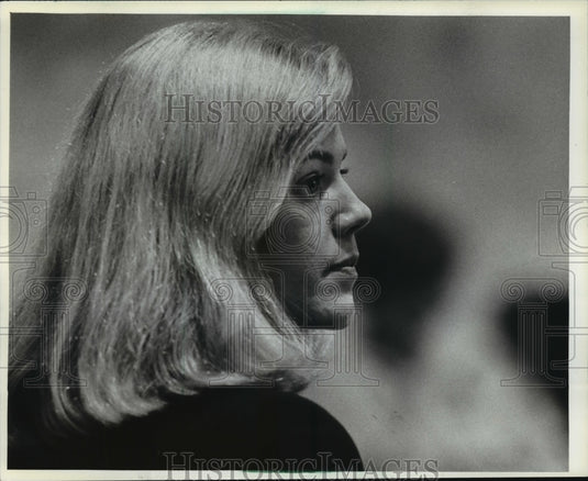 1982 Press Photo Nancy Laffey, Channel 12 News Anchor, Appears in Court-Historic Images
