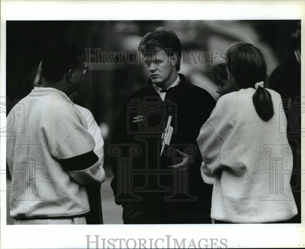 1993 Press Photo Chris Loing-Martinez Catholic Memorial Highschool Tennis Coach - Historic Images