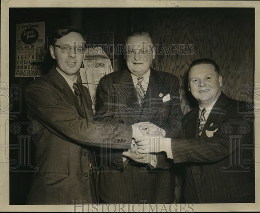 1948 Press Photo Campaign workers at the West Side Turn Hall. - mja40777-Historic Images