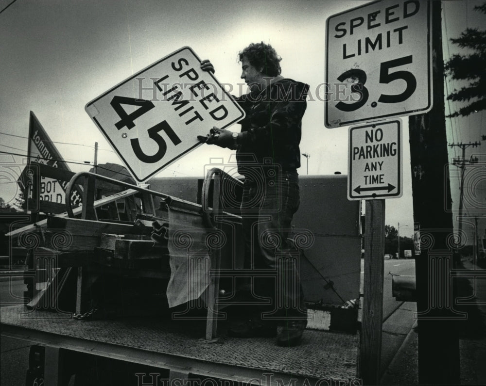 1985 Press Photo Alden Bosben, Wisconsin Department Of Transportation Employee-Historic Images